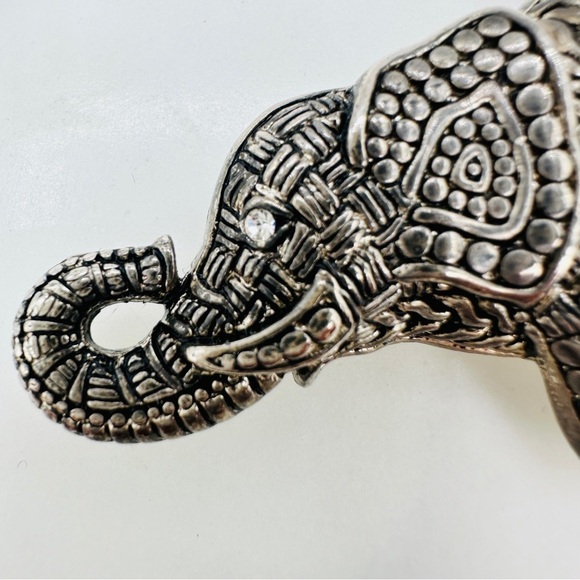 Vintage Elephant Brooch Pin Silver Tone Intricate Unisex Lucky 80s Trunk Up Boho - Picture 2 of 9